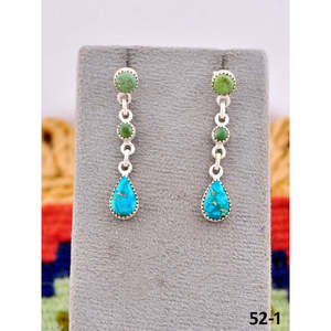 Pendientes Colgantes de Plata de Ley y Turquesa Estilo Suroeste con Diseño de Valle Esmeralda Inspirado en Patrón de Gota de Agua - Product Image 1