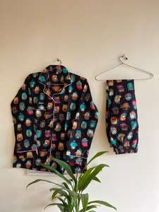 Luxe noir hibou indien peint à la main 100% coton biologique pyjama ensemble de sommeil à manches douces fermeture à cordon vêtements de nuit vêtements de détente - Product Image 3