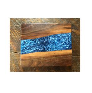 Planche à découper personnalisable en résine rivière et bois pour restaurants couleur blanche avec options de taille pour une utilisation en service coupé - Product Image 5