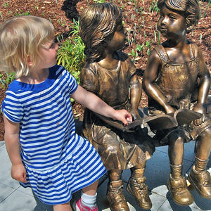 Décoration <span class=keywords><strong>de</strong></span> <span class=keywords><strong>jardin</strong></span> moderne grandeur nature Bronze garçon et fille Sculpture <span class=keywords><strong>de</strong></span> livre <span class=keywords><strong>de</strong></span> lecture dans le <span class=keywords><strong>coffre</strong></span> - Product Image 5