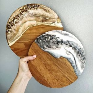 Nuevos productos, tablas para quesos, tabla para cortar charcutería, tabla para cortar madera de acacia hecha a mano y resina, proveedor OEM - Product Image 1