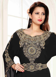 Caftans islamiques en georgette noire brodée - Product Image 4