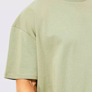 เสื้อยืดโอเวอร์ไซส์สีเขียวมะกอกสำหรับผู้ชาย ผ้าฝ้าย แขนสั้น คอกลม พิมพ์ลายโลโก้ด้านหน้า สวมใส่สบาย แห้งเร็ว ระบายอากาศได้ดี น้ำหนัก 220 กรัม - Product Image 4