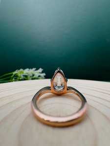 Bague en or rose 10K avec diamant de laboratoire taille poire 1,52 carat, certifiée IGI, tendance, de luxe, pour mariage ou fiançailles - Product Image 3