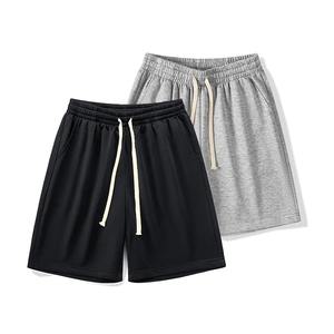 Shorts en molleton classiques pour hommes, style streetwear, options de logo personnalisé, tissu doux, respirant et écologique pour la salle de sport, les tenues décontractées et le quotidien. - Product Image 2