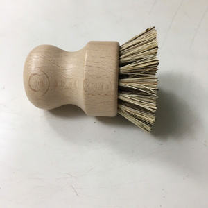 Brosse à chaussures de fabrication vietnamienne avec crin de cheval et manche en bois - Product Image 1