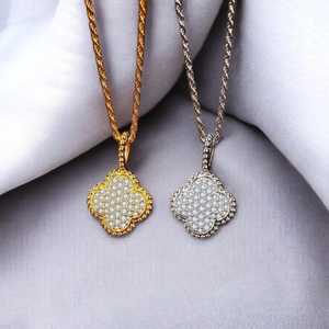 จี้เพชรโมอิสซาไนต์ทรงเหลี่ยมเจียระไนแบบเต็มเม็ด ดีไซน์เรียบหรู ประดับบนตัวเรือนเงินแท้ S925 พร้อมสร้อยคอ เป็นของขวัญสุดน่ารัก - Product Image 4