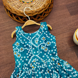 Vêtements de fête ethniques traditionnels pour enfants Shoryam Fashion |   Ensemble Kurti sans manches à imprimé numérique et pantalon palazzo évasé à séchage rapide | - Product Image 2