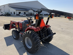 รถแทรกเตอร์อเนกประสงค์ Massey Ferguson GC1725M พร้อมชุดตักดินและตักหลัง  กล่องเกียร์แข็งแรง  ปั๊มหลัก  แบริ่งคุณภาพสูง  ประสิทธิภาพการทำงานสูง - Product Image 4