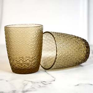 ชุดแก้วน้ำลายดอกไม้สไตล์วินเทจ 2 ใบ ดีไซน์ลายดอกไม้สวยงามสำหรับคอลเลกชันเครื่องดื่มของคุณ - Product Image 2