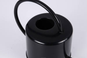 Regadera de metal resistente diseñada para un servicio duradero que ofrece un agarre estable y una distribución de agua controlada - Product Image 2