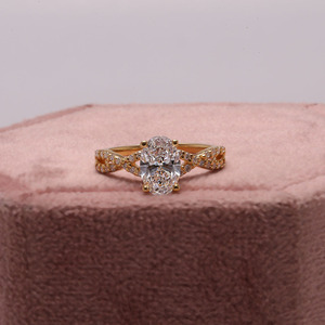Anillo de compromiso con ajuste de banda trenzada de diamante cultivado en laboratorio de corte ovalado, lujoso anillo de compromiso de oro sólido de 10K para mujer - Product Image 1
