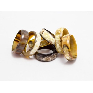 Anillo Natural Pulido Anillo de Cuerno de Búfalo Natural Ecológico Orgánico Estilo de Amor Accesorios para los Dedos en Colores y Tamaños Mezclados - Product Image 1