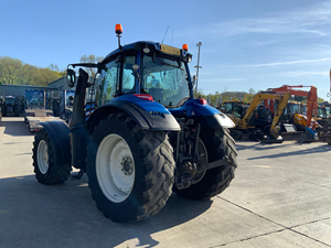 Tractor Agrícola Valtra Usado 2020 Azul 4x4 con Alto Nivel de Seguridad - Product Image 2