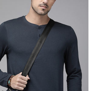 Ensemble de t-shirts polo pour hommes de la meilleure qualité Logo personnalisé Tissu confortable et respirant Dernier design Fabriqué au Pakistan à vendre - Product Image 2