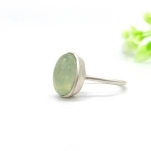 Anillo de Plata de Ley 925 Chapado en Oro con Prehnita de Corte Ovalado, Engaste Clásico en Bisel, Hecho a Mano, Regalo de Aniversario de Bodas para Mujer - Product Image 2