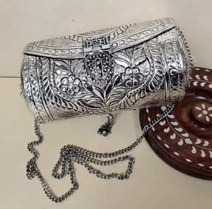 Sac à main en métal en laiton fait à la main pochette à main pour les femmes fête mariée mariage pochette pour les femmes de l'inde - Product Image 5