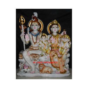 Magnifique sculpture traditionnelle en marbre blanc avec finition fine et polie, représentant le Shiv Parivar, pour la maison et le temple, destinée au culte. - Product Image 1