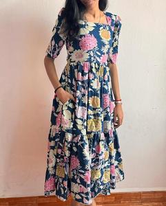 Wanderlust Vibe Long Étnico Bohemio Maxi Vestido Floral Escalonado A-Line con mangas abullonadas suaves para el verano Everyday Glam - Product Image 5