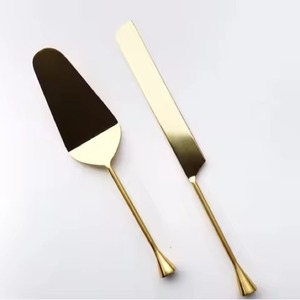 Servidores de pastel de metal dorado de acero inoxidable con mango en relieve y juego de cuchillos para pastel - Product Image 3