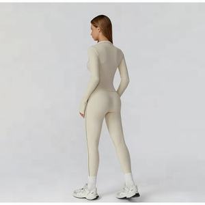 Conjunto Deportivo de 3 Piezas para Mujer, Leggings de Cintura Alta, Sujetador Deportivo y Chaqueta Ligera - Product Image 3