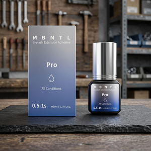 Colle pour extensions de cils MBNTL Korean HQ 5ml, 99,8% monomère japonais, séchage rapide 0,5-1s, résistante à l'huile et à l'eau, certifiée ISO22716 - Product Image 1