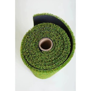 Alfombrilla de césped sintético resistente a la intemperie más vendida para áreas de alto tráfico adecuada para espacios interiores y exteriores disponibles para la venta - Product Image 4