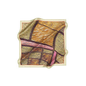 Écharpe carrée en twill de soie beige avec motif géométrique - Product Image 1