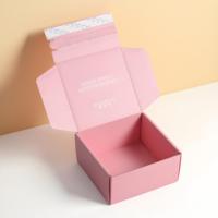 Boîte d'expédition en carton rose de luxe avec fermeture éclair, forme personnalisée, pelliculage mat et doublure en mousse pour chaussettes et sous-vêtements