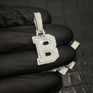 Joli pendentif lettre alphabétique personnalisé en or blanc 10Kt orné de diamants ronds taille brillant VVs clarté cultivés en laboratoire - Product Image 2