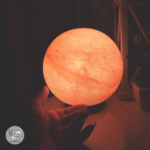 Lampe artisanale de bol de sel rose de l'Himalaya sculptée avec demi-dômes pour la paix et le bien-être Artisanat naturel unique Décoration de la maison - Product Image 4