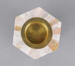 Quemador de Incienso Eléctrico Portátil Hecho a Mano con Incrustaciones de Hueso, Diseño Floral, para Uso en Interiores, Regalo Tradicional Árabe, Fragancias de Oud - Product Image 1