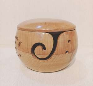 Bol en fil de bois avec couvercle 6x3.5 Porte-fil personnalisé parfait pour tricoter Personnalisez votre message pour votre bien-aimé - Product Image 6