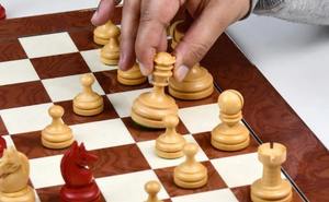 Reproducción de Lujo de Piezas de Ajedrez Estilo Knubbel de 1930 en Madera Teñida de Carmesí y Boj, 3 Rey, al Mejor Precio - Product Image 2