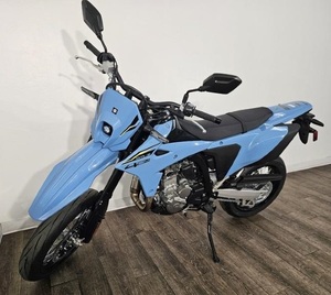 Motocicleta Deportiva Supermoto DR-Z4SM 2025 Nueva, Inyección de Combustible, Refrigeración Líquida, Monocilíndrica, Alto Rendimiento - Product Image 3