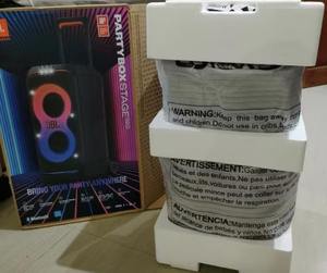 Altavoz Inalámbrico Resistente al Agua PartyBox 320 de Buena Calidad, con Luces, Dos Micrófonos Inalámbricos y 3 Años de Garantía - Product Image 2