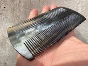 Peine de barba negro hecho a mano de alta calidad de HF Crafts, peine de cuerno de estilo Animal de doble cara para uso doméstico, último diseño pulido bajo - Product Image 6