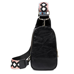 Bolso de pecho cruzado de PU personalizado para mujer con patrón de rayas mensajero vegano correa de guitarra monedero al por mayor bolso de cuero - Product Image 6
