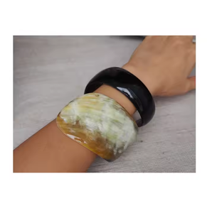 Brazalete de cuerno moderno pulido Natural ecológico de calidad superior accesorios de Regalo De Amistad tamaño personalizado por Crescent Crafts - Product Image 6