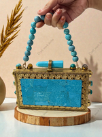 Pochette à panneaux en pierre de turquoise, pierres incrustées à la main, cadre doré orné, fabrication artisanale, luxe, écologique, chaînes, mode