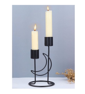 Encantador candelabro de madera recuperada con acabado natural y diseño rústico perfecto para un ambiente acogedor con velas - Product Image 4