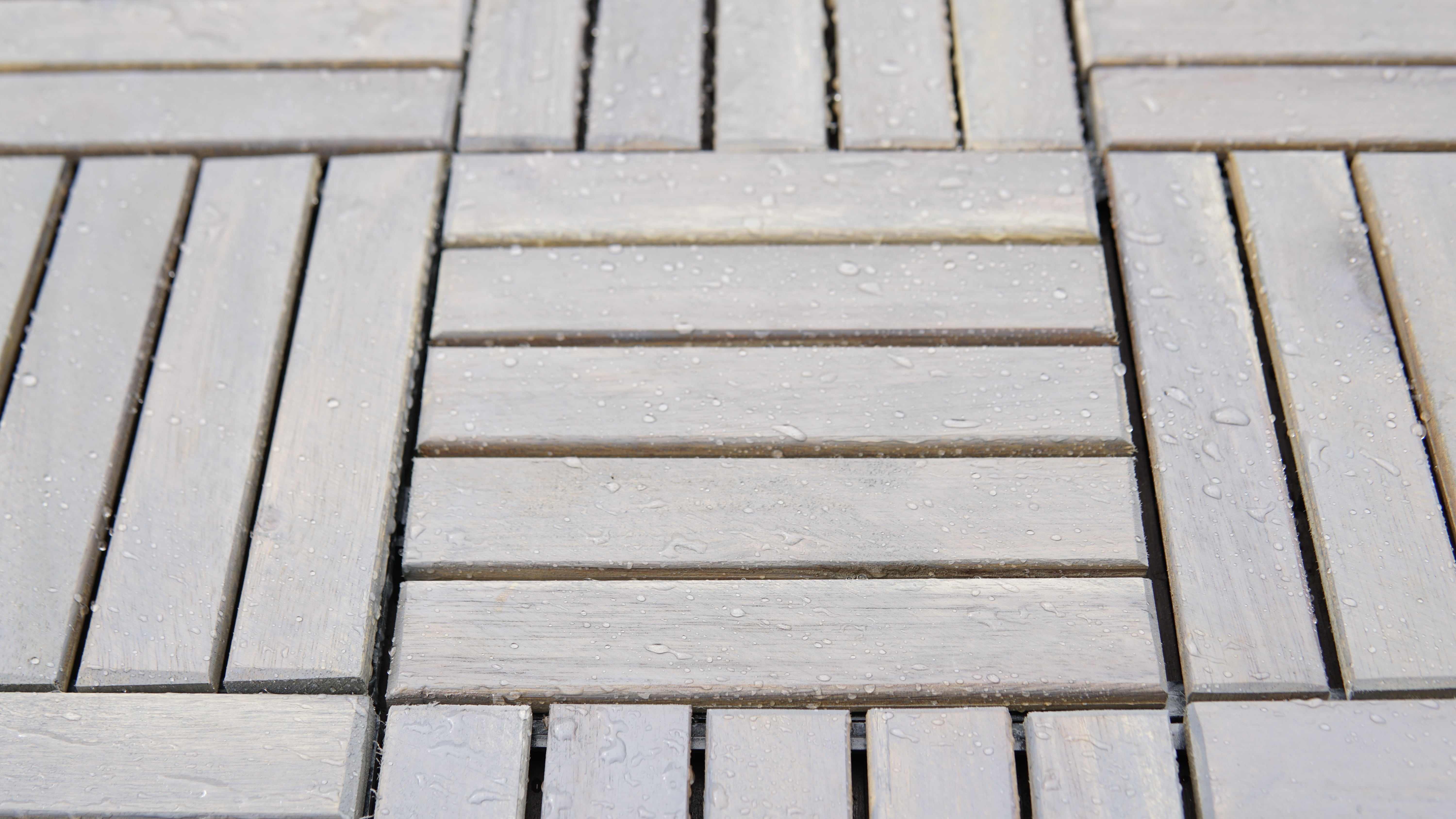 สีเทาเข้ม