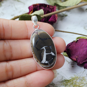 จี้925รูปแมงมุมสีเงินสเตอร์ลิงพร้อมจี้พลอยรูปวงรีแบบเคลื่อนย้ายได้ทำด้วยมือไม่เหมือนใคร - Product Image 1