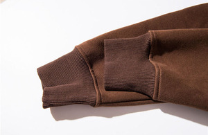 ผู้ผลิตเสื้อสเวตเชิ้ตผ้าฟลีซแบบสวมหัวสำหรับผู้ชาย ขายส่ง ออกแบบได้ตามต้องการ เป็นมิตรกับสิ่งแวดล้อม ทรงปกติ - Product Image 4