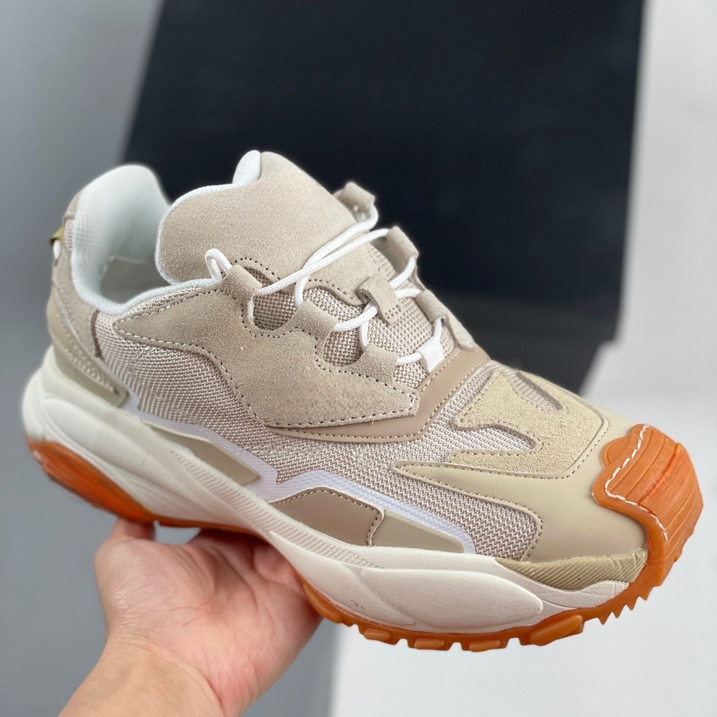 สีน้ำตาล