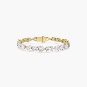 Pulsera de tenis de moissanita de corte mixto y esmeralda este-oeste en oro amarillo de 18K en múltiples longitudes - Product Image 1