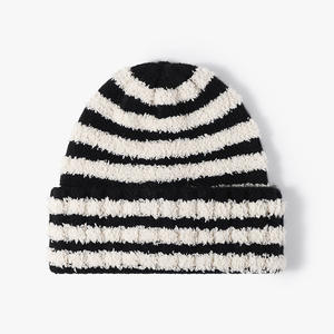 Gorros de Jacquard personalizados, gorro de invierno suave acrílico estampado a la moda para adultos, gorro de punto para mujer con logotipo bajo demanda - Product Image 4