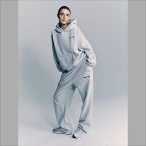 Survêtements décontractés à capuche pour femmes IOTA SPORTS de haute qualité, logo personnalisé pour jogging 2 pièces, survêtements chauds d'automne OEM - Product Image 6