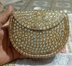 Cierre de solapa de embrague de diseño indio tradicional metálico hecho a mano forro de seda portátil duradero plegable para uso de noche de boda - Product Image 4