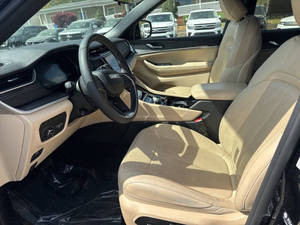 Jeep Grand Cherokee Limited 2023 Usado en Excelentes Condiciones - Product Image 3